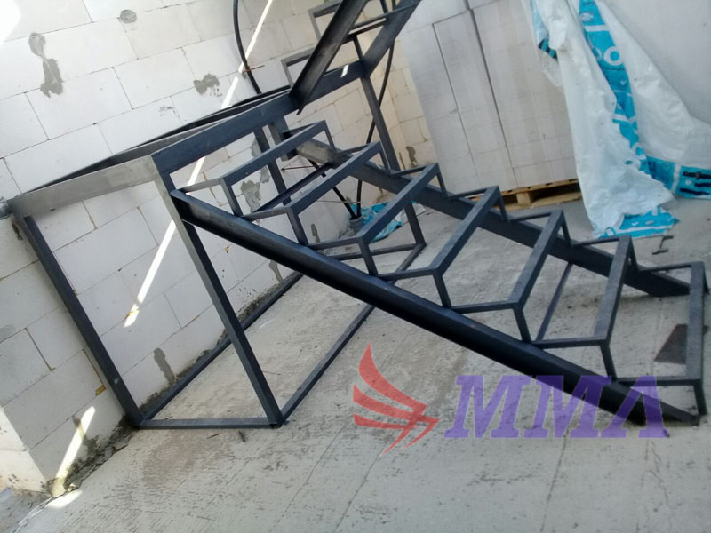 П-образный каркас лестницы с доме из пеноблока в городе Воскресенск ...